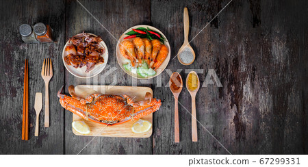 Sqide,jumbo crab and shrimp on dark background and 67299331