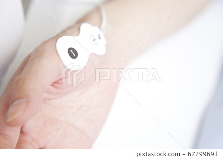 Nerve conduction velocity test 67299691