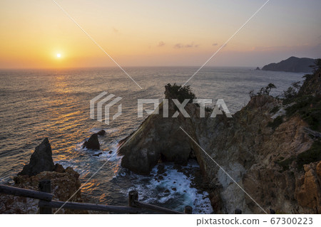 Nishiizu Town, Koganezaki, 100 Famous Views of Japanese Rocks Horse Rock in the Sunset Nishiizu Town, Koganezaki, 100 Famous Views of Japanese Rocks Horse Rock in the Sunset 67300223