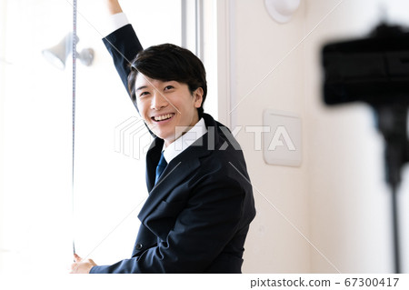 看起來在線的房地產經紀人 看起來在線的房地產經紀人 67300417