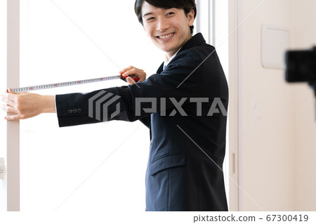看起來在線的房地產經紀人 看起來在線的房地產經紀人 67300419