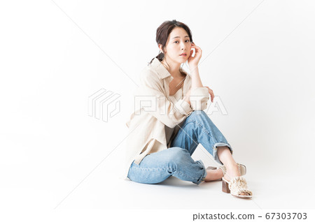 Sitting woman portrait 67303703