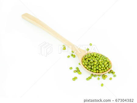 mung beans isolated on white background 67304382