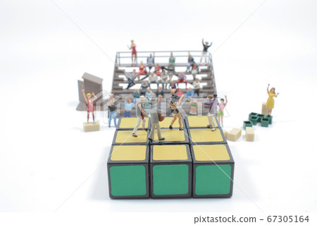 the mini concert with the singer and fans the mini concert with the singer and fans 67305164