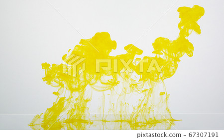 Ink bleeds in water 67307191
