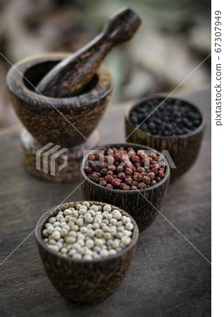 Organic white red and black pepper corns in wood 67307949