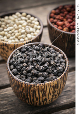 Organic white red and black pepper corns in wood Organic white red and black pepper corns in wood 67307950