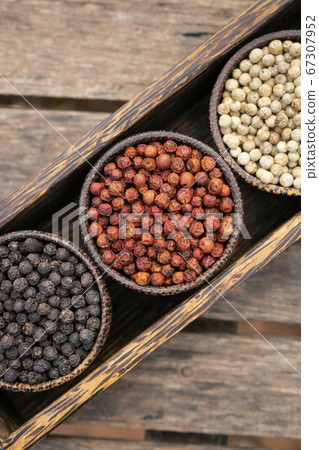 Organic white red and black pepper corns in wood 67307952