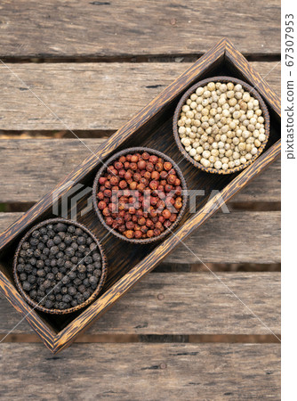 Organic white red and black pepper corns in wood 67307953