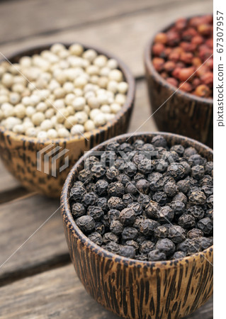 Organic white red and black pepper corns in wood Organic white red and black pepper corns in wood 67307957