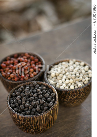 Organic white red and black pepper corns in wood Organic white red and black pepper corns in wood 67307960