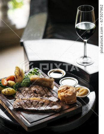 sunday roast beef traditional british meal set on sunday roast beef traditional british meal set on 67307962