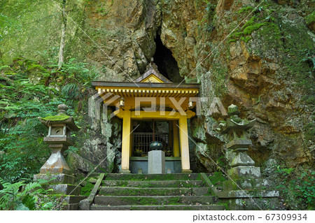 [Iwataki Temple (Asayama Fudoson)] Hyogo Prefecture Tamba City Hikami Town Kara 67309934