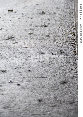 [Guerrilla thunderstorm] 67311364