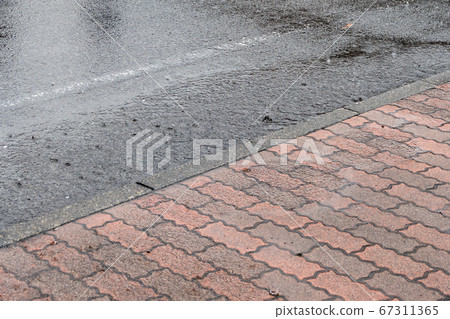 [Guerrilla thunderstorm] 67311365