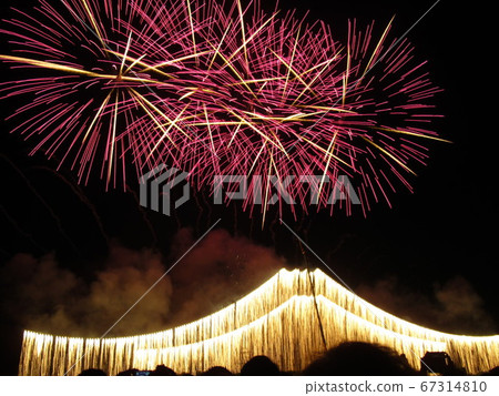 貓頭鷹煙花的情節 67314810