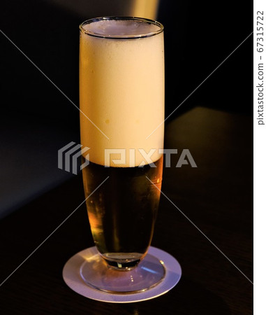 杯啤酒接受日落 杯啤酒接受日落 67315722