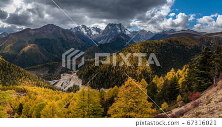 Beautiful landscape view of Baimang mountain in China 67316021