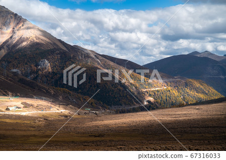 Beautiful Autumn landscape view of Baimang mountain in China 67316033