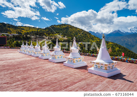 traditional Tibetan buddhist style white pagoda with meili snow mountain on background 67316044