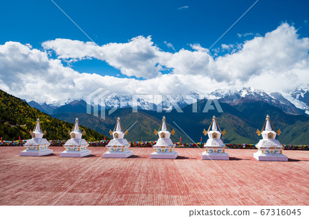 traditional Tibetan buddhist style white pagoda with meili snow mountain on background 67316045
