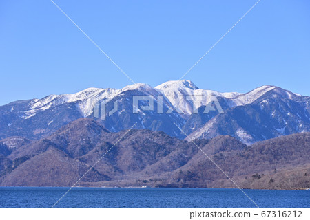 Nikko Shirane seen from Lake Chuzenji 67316212