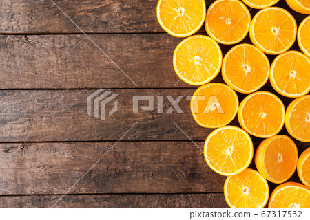Overhead shot of oranges on wooden background 67317532