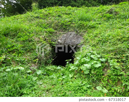 Johoku/Tohtsuka Nishitsuka Tumulus 67318017