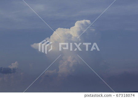 The clouds in the sky formed before rain clouds. The clouds in the sky formed before rain clouds. 67318074