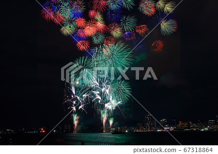 Minato Kobe fireworks display (Hyogo kobe city) Minato Kobe fireworks display (Hyogo kobe city) 67318864