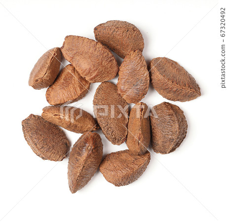 Brazilian nut in peel 67320492