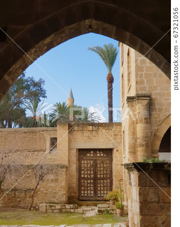 Hadjigeorgakis Kornesios Mansion Courtyard, 67321056