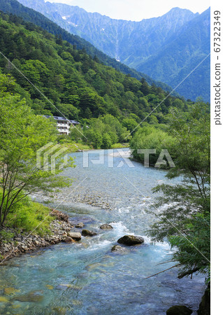 流經Kamikochi的Azusa河 流經Kamikochi的Azusa河 67322349