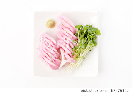 Plate wasabi (plate kamaboko) 67326302