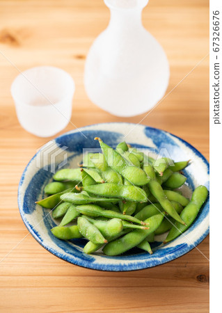 板上的綠色大豆 板上的綠色大豆 67326676