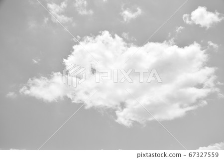 天空和白雲漂浮的雲和白雲 67327559