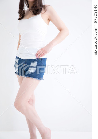 穿短褲的女人 67328140