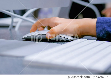 Teenager hand with white mouse Teenager hand with white mouse 67328206