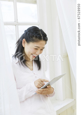 Female tablet 67328950