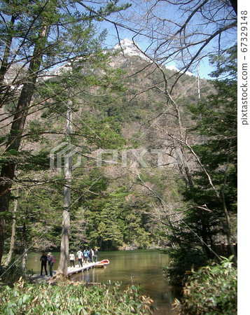 Myojin Pond (Ichinoike) in Kamikochi (Matsumoto City, Nagano Prefecture) 67329148