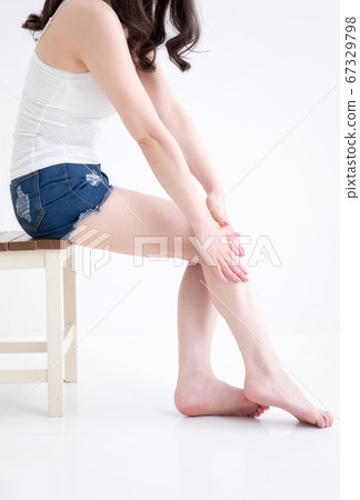 穿短褲的女人 穿短褲的女人 67329798
