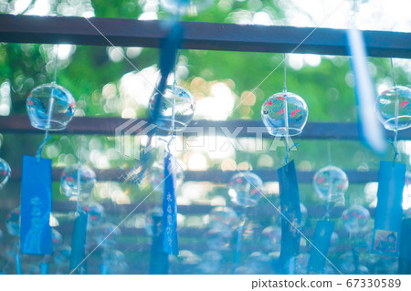 Shot of the wind chimes of Shizumoto Shrine in Shimamoto Town, Mishima-gun, Osaka Prefecture 67330589