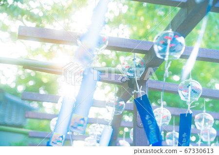 Shot of the wind chimes of Shizumoto Shrine in Shimamoto Town, Mishima-gun, Osaka Prefecture 67330613