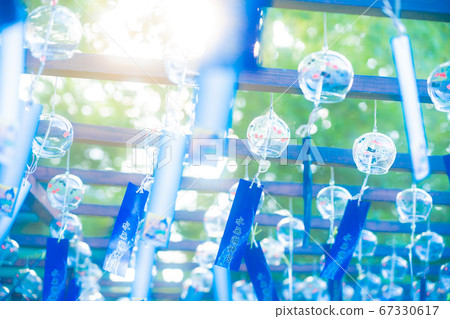 Shot of the wind chimes of Shizumoto Shrine in Shimamoto Town, Mishima-gun, Osaka Prefecture Shot of the wind chimes of Shizumoto Shrine in Shimamoto Town, Mishima-gun, Osaka Prefecture 67330617