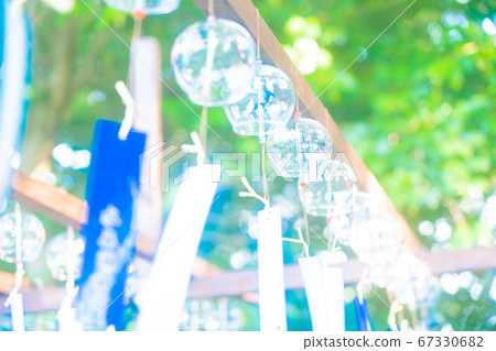 Shot of the wind chimes of Shizumoto Shrine in Shimamoto Town, Mishima-gun, Osaka Prefecture 67330682