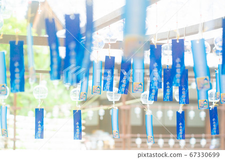 Shot of the wind chimes of Shizumoto Shrine in Shimamoto Town, Mishima-gun, Osaka Prefecture 67330699