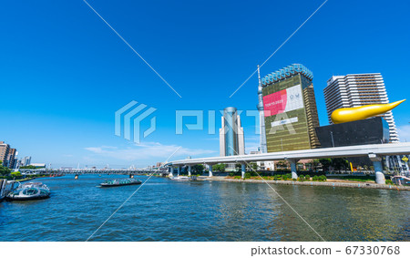 日本的東京城市景觀俯瞰水上巴士,姬子,螢火蟲等(後面是新的著名景點S田川河步道) 日本的東京城市景觀俯瞰水上巴士,姬子,螢火蟲等(後面是新的著名景點S田川河步道) 67330768