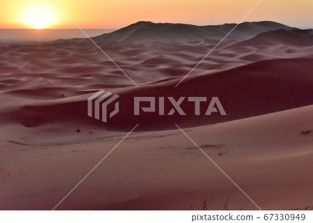 Morocco's Journey-A view of the dawn of the Sahara Desert Morocco's Journey-A view of the dawn of the Sahara Desert 67330949