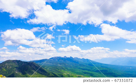 初夏的立山登山：Menokami Chaya（立山登山嘴）路線的風景 67331072