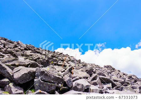 初夏的立志登山：山頂下方的風景 67331073